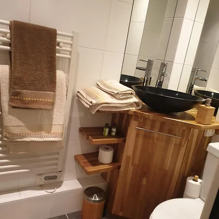 Independante Avec Salle De Bain Privee Au Calme